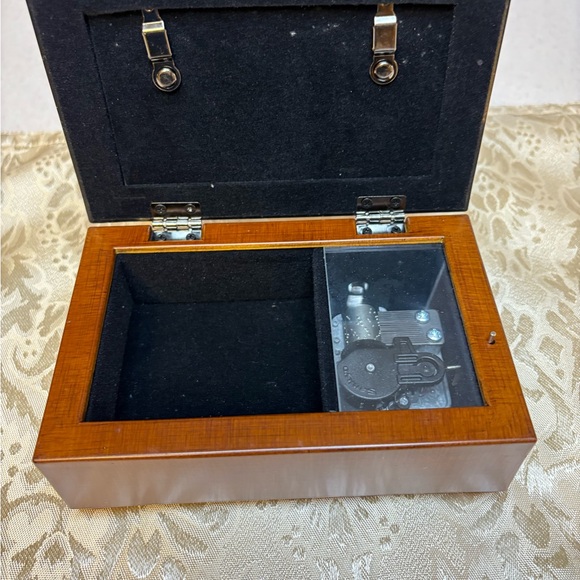 Religious Keepsake Music Box - Picture 4 of 8